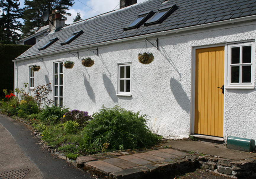 Budget priced holiday cottage Fort Augustus Scotland sleeps 4